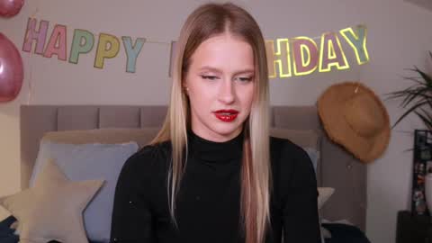 Ella online show from March 1, 7:37 pm