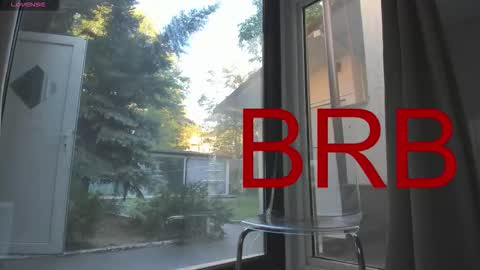 ella_vee online show from September 21, 4:55 am