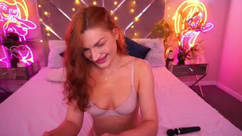 Ella online show from April 5, 8:41 pm