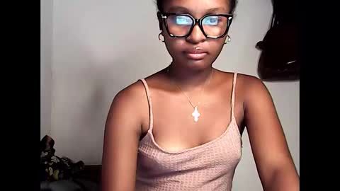 ellah245 online show from April 23, 9:17 pm