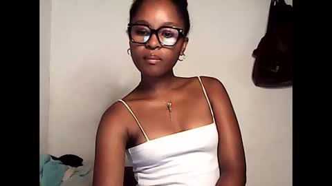 ellah245 online show from April 24, 11:18 pm