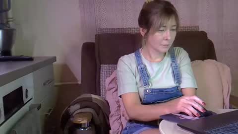 ellajohnsonx online show from December 21, 12:31 pm