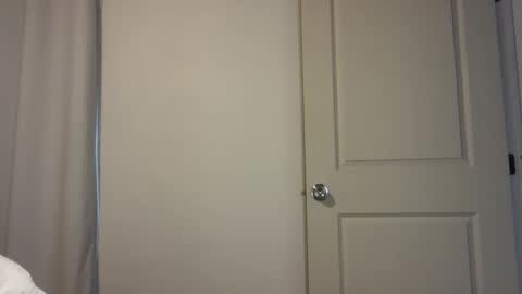 ellalowe online show from February 3, 9:40 pm