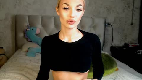 ellamilla online show from March 26, 3:36 pm