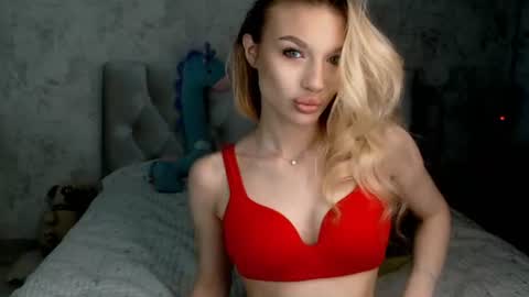 ellamilla online show from June 26, 1:23 pm