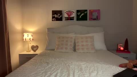 Ellebby7 online show from December 17, 4:01 am