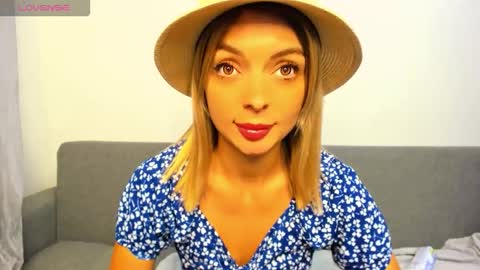 ellen_flow online show from October 22, 10:26 pm