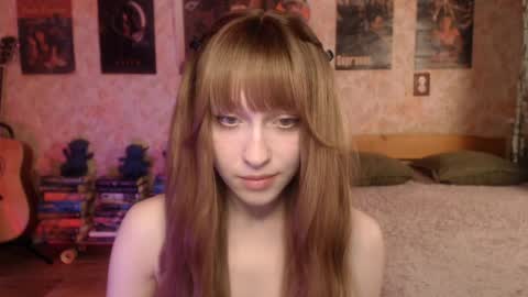ellie_friendly online show from April 19, 12:21 am