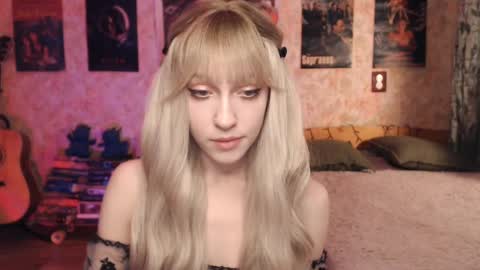 ellie_friendly online show from February 3, 11:26 pm