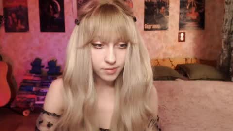 ellie_friendly online show from February 28, 11:23 pm