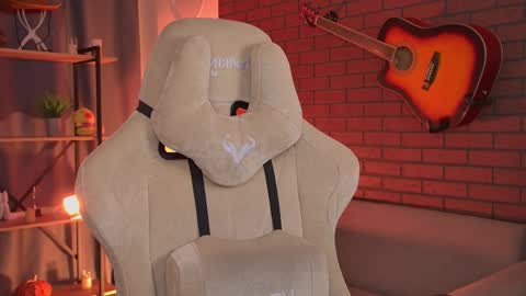 elliecutes online show from May 17, 8:24 am