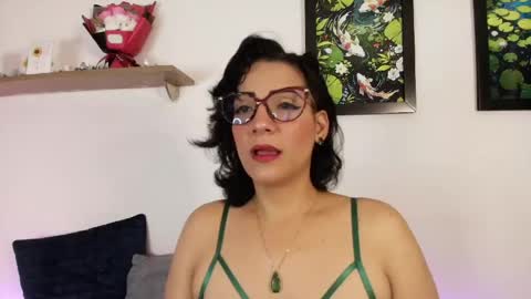 elliee1 online show from April 21, 12:34 pm