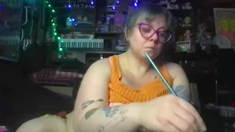 Ellie Louise online show from February 4, 9:18 pm