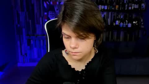 elliemurler online show from September 19, 9:08 am