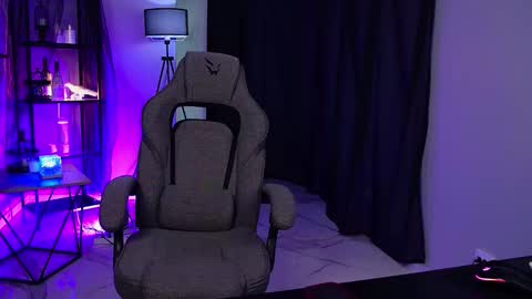 Elin online show from February 8, 1:48 pm