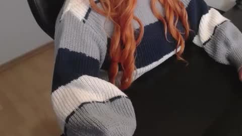 Elly online show from December 3, 6:54 pm