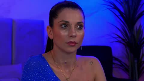 Elly online show from April 3, 6:06 pm