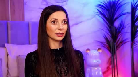 Elly online show from November 5, 8:25 pm