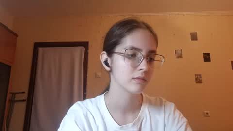 Kate online show from July 6, 2:33 pm