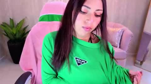 Elody  online show from December 4, 3:53 am