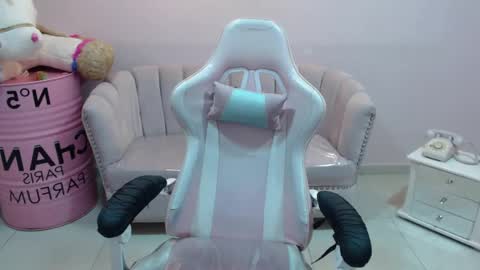 Elody  online show from February 5, 3:23 am