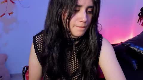 elowen_halley1 online show from March 9, 3:53 am