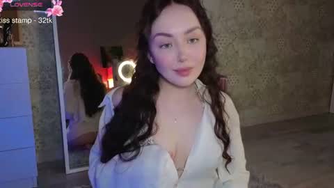 Mia 3 online show from June 16, 4:41 pm