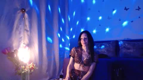 Elisa online show from March 8, 6:12 pm