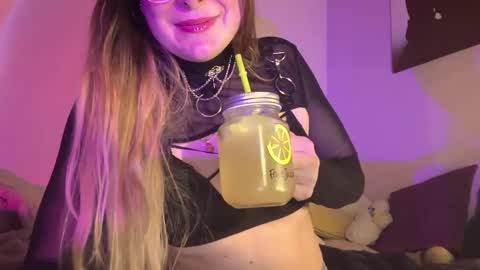 Elysia Buns online show from January 18, 7:07 am