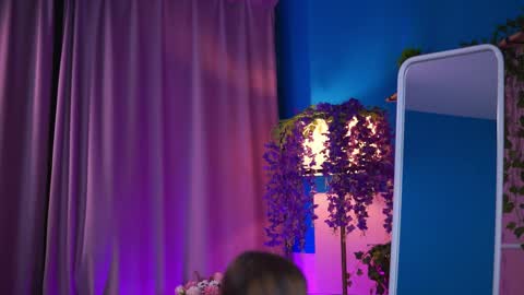 Elyssa online show from April 13, 6:30 pm