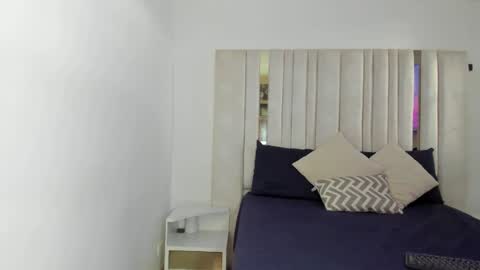 emi_royse online show from October 28, 6:13 pm