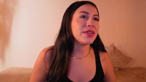 Emilia Gomez online show from November 15, 2:07 pm