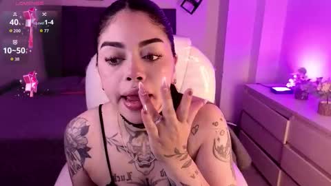 emii_evanns online show from January 8, 11:36 am