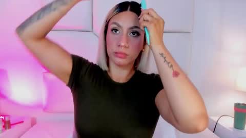 EMILY ROBERTS online show from January 17, 7:54 pm