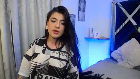 emilayton_ online show from December 9, 4:23 am