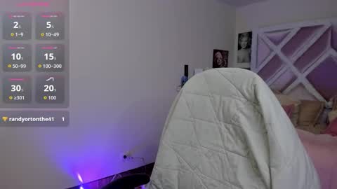 emilayton_ online show from September 20, 8:18 pm