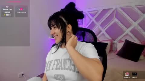 emilayton_ online show from October 14, 8:44 pm