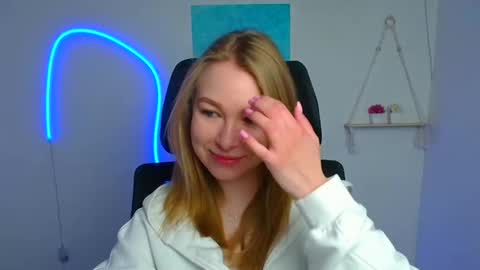 Emilia online show from April 11, 5:24 am