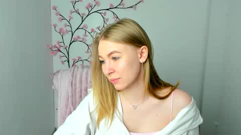 Emilia online show from May 20, 5:48 am