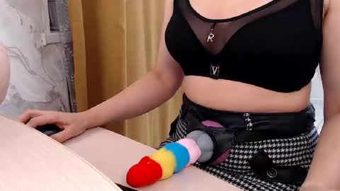 Emilia loki online show from October 23, 6:58 pm