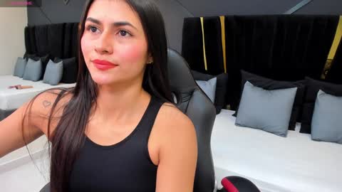 Emillie online show from December 6, 5:00 pm