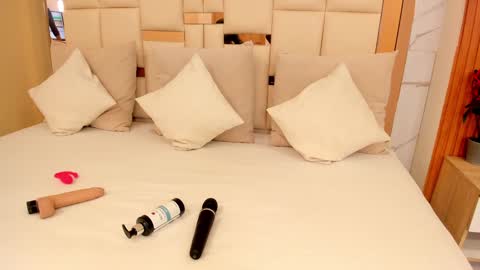 Emillie online show from February 8, 12:39 pm