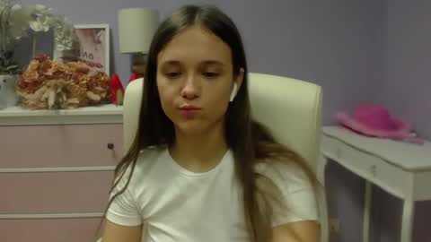 Emilly online show from March 10, 7:22 am