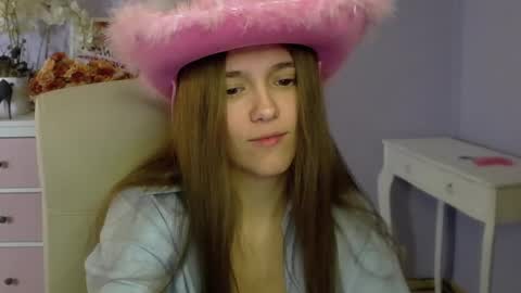 Emilly online show from March 1, 7:41 am