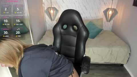 emilly_mell online show from March 11, 11:47 am