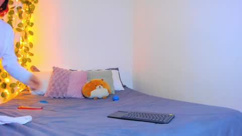 emilly online show from February 5, 6:46 am