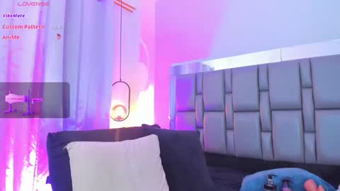 Emi  online show from October 25, 6:37 pm