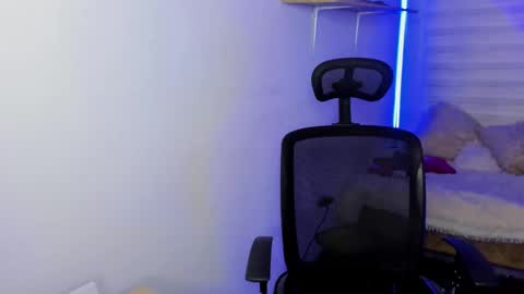 emily_lindey online show from October 31, 5:09 am