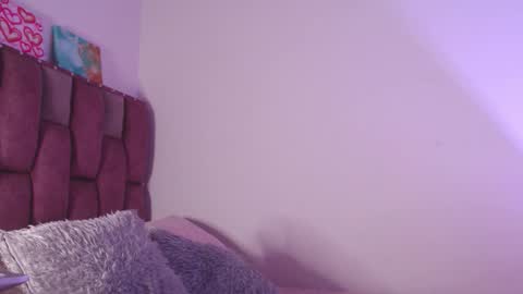 emily_w2 online show from January 12, 4:40 am