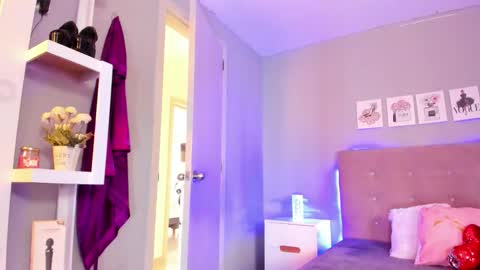 Emi Fit online show from March 18, 7:30 pm